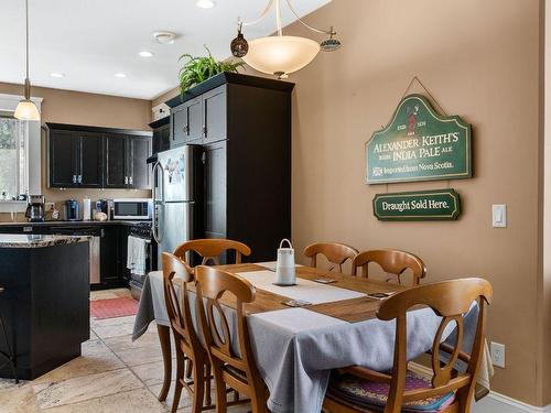 5500 Rockface Road, Kelowna, BC - Indoor Photo Showing Dining Room