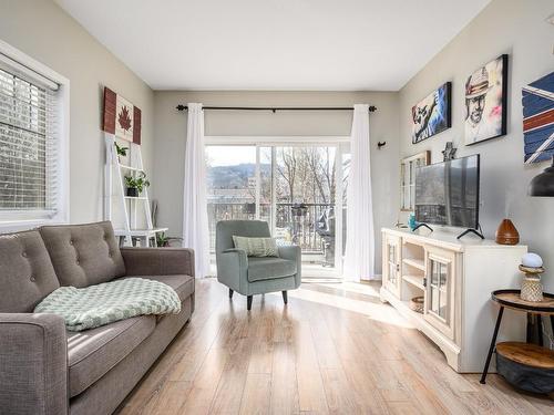 202-550 Lorne Street, Kamloops, BC - Indoor Photo Showing Living Room