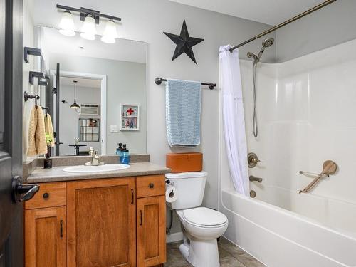 202-550 Lorne Street, Kamloops, BC - Indoor Photo Showing Bathroom