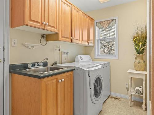 879 Mt. Grady Place, Vernon, BC - Indoor Photo Showing Laundry Room