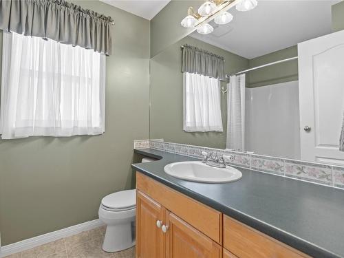 879 Mt. Grady Place, Vernon, BC - Indoor Photo Showing Bathroom