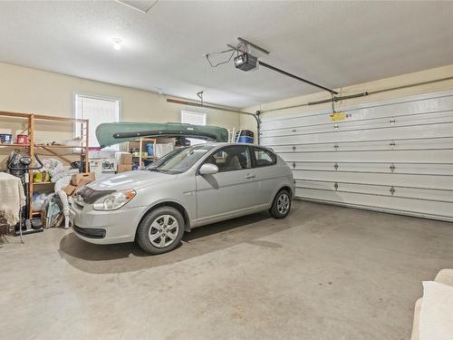 879 Mt. Grady Place, Vernon, BC - Indoor Photo Showing Garage