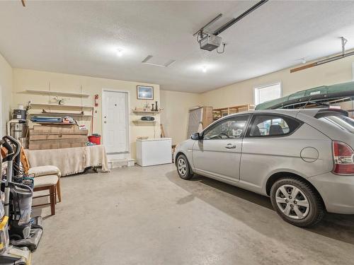 879 Mt. Grady Place, Vernon, BC - Indoor Photo Showing Garage