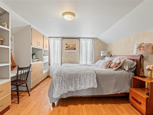 11406 Coldstream Creek Road, Coldstream, BC - Indoor Photo Showing Bedroom