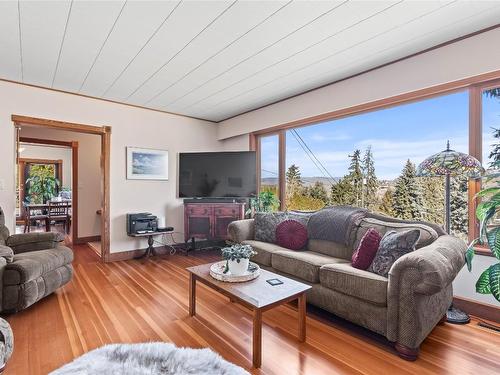 11406 Coldstream Creek Road, Coldstream, BC - Indoor Photo Showing Living Room
