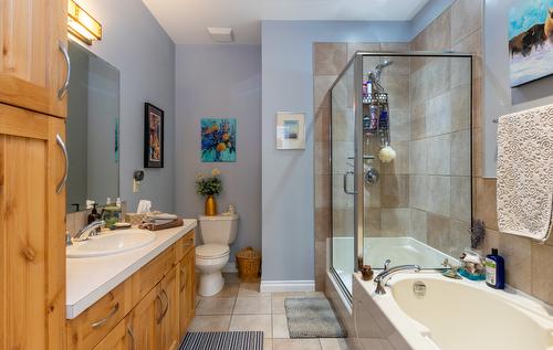 5-441 20 Street, Salmon Arm, BC - Indoor Photo Showing Bathroom