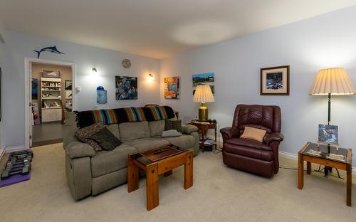 5-441 20 Street, Salmon Arm, BC - Indoor Photo Showing Living Room