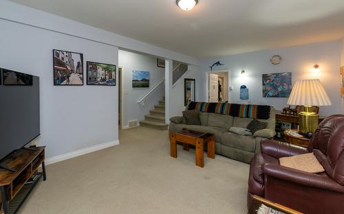 5-441 20 Street, Salmon Arm, BC - Indoor Photo Showing Living Room