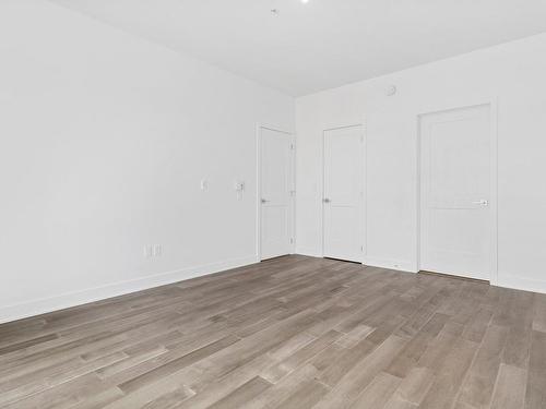 Master bedroom - 201-244 Boul. Hymus, Pointe-Claire, QC - Indoor Photo Showing Other Room