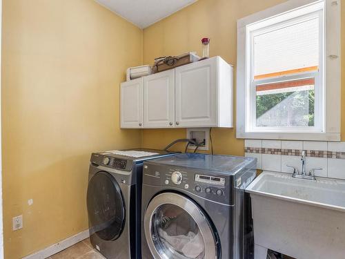 1026 Englishman River Rd, Errington, BC - Indoor Photo Showing Laundry Room