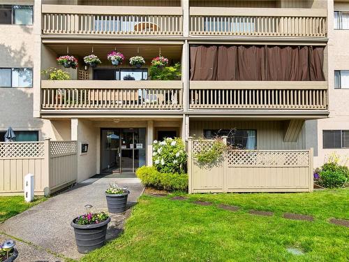 107-363 Morison Ave, Parksville, BC - Outdoor