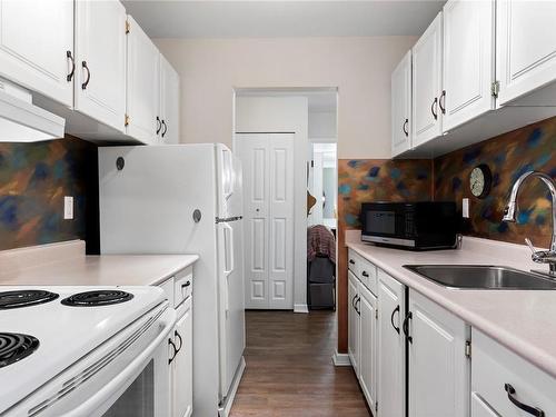 107-363 Morison Ave, Parksville, BC - Indoor Photo Showing Kitchen