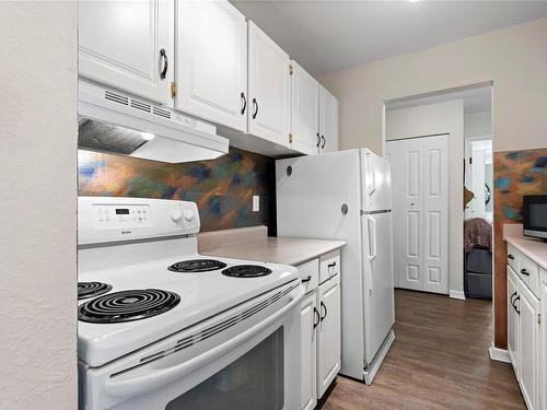107-363 Morison Ave, Parksville, BC - Indoor Photo Showing Kitchen