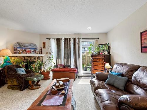 107-363 Morison Ave, Parksville, BC - Indoor Photo Showing Living Room