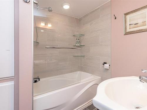 10275 Youbou Rd, Youbou, BC - Indoor Photo Showing Bathroom