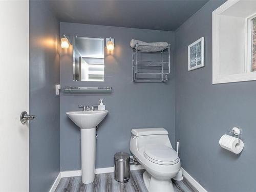 10275 Youbou Rd, Youbou, BC - Indoor Photo Showing Bathroom