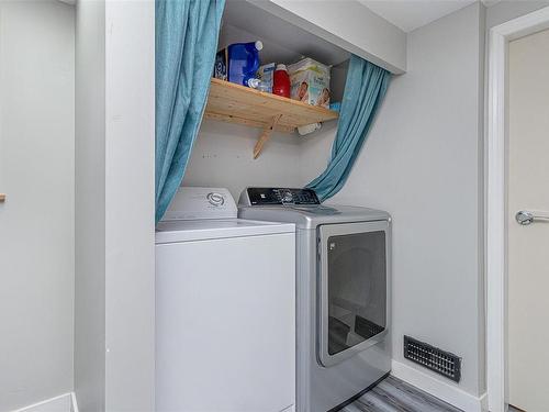 10275 Youbou Rd, Youbou, BC - Indoor Photo Showing Laundry Room