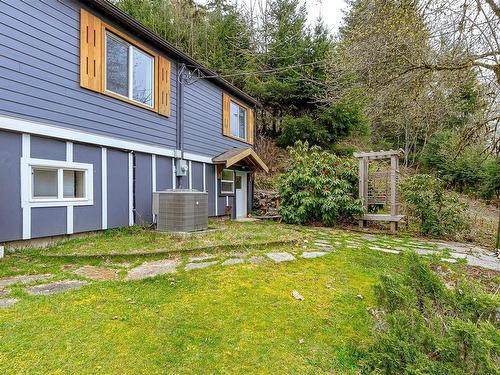 10275 Youbou Rd, Youbou, BC - Outdoor