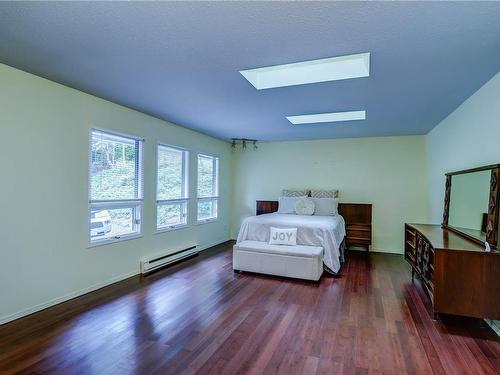 7662 Tozer Rd, Fanny Bay, BC - Indoor Photo Showing Bedroom