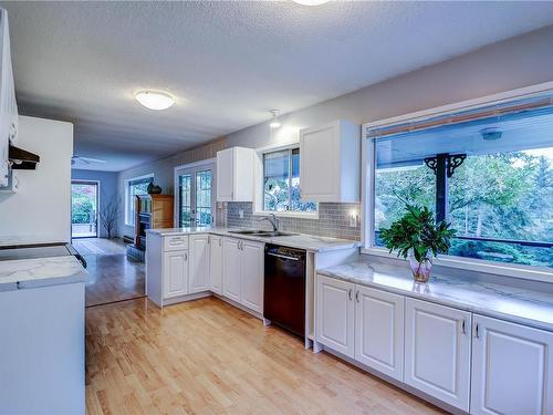 7662 Tozer Rd, Fanny Bay, BC - Indoor Photo Showing Kitchen With Double Sink