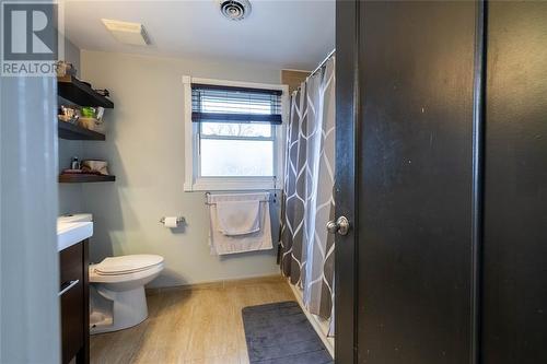 964 Princess Avenue, Sarnia, ON - Indoor Photo Showing Bathroom