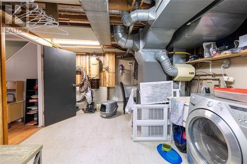 964 Princess Avenue, Sarnia, ON - Indoor Photo Showing Laundry Room