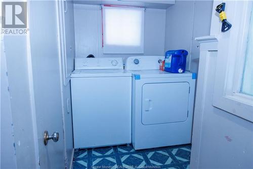 369 St-Pierre Est, Caraquet, NB - Indoor Photo Showing Laundry Room