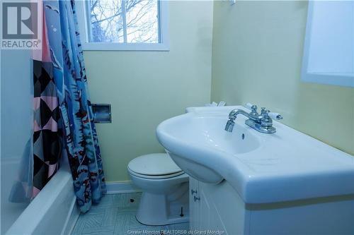 369 St-Pierre Est, Caraquet, NB - Indoor Photo Showing Bathroom