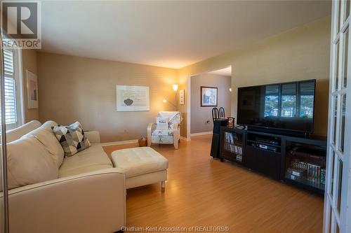 6 Cumberland Crescent, Chatham, ON - Indoor Photo Showing Living Room