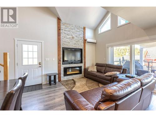 6824 Santiago Loop Unit# 168, Kelowna, BC - Indoor Photo Showing Living Room With Fireplace