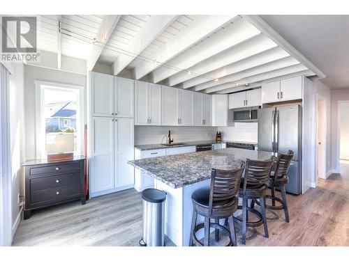 6824 Santiago Loop Unit# 168, Kelowna, BC - Indoor Photo Showing Kitchen With Upgraded Kitchen
