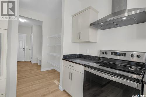 327 Dziadyk Bend, Saskatoon, SK - Indoor Photo Showing Kitchen