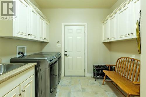 7096 Bonnie Doon Road, Plympton-Wyoming, ON - Indoor Photo Showing Laundry Room