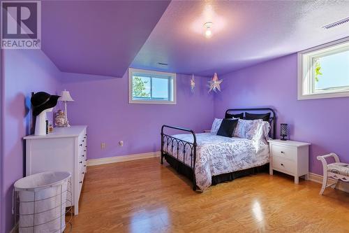 7096 Bonnie Doon Road, Plympton-Wyoming, ON - Indoor Photo Showing Bedroom