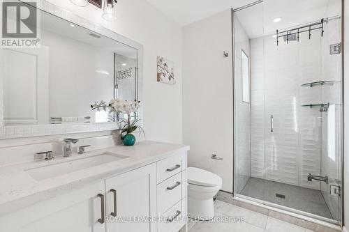 325 Ashbury Rd, Oakville, ON - Indoor Photo Showing Bathroom