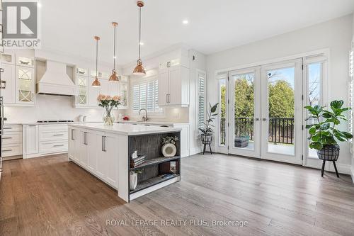 325 Ashbury Rd, Oakville, ON - Indoor Photo Showing Kitchen With Upgraded Kitchen