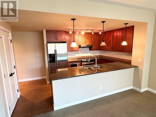 160 Lakeshore Drive Unit# 703, Penticton, BC - Indoor Photo Showing Kitchen