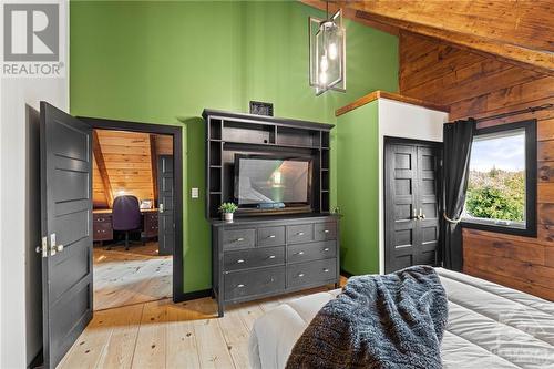 176 Collar Hill Road, Merrickville, ON - Indoor Photo Showing Bedroom