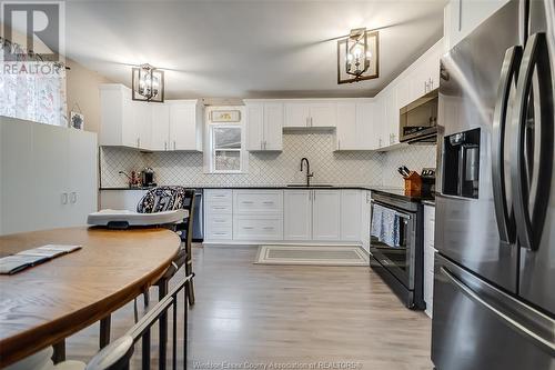 225 Thames Street, Chatham, ON - Indoor Photo Showing Kitchen With Upgraded Kitchen