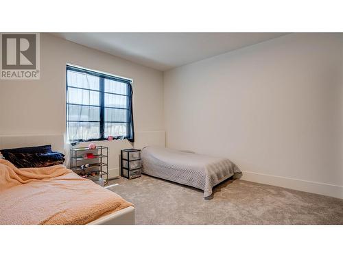 7080 Heron Road, Vernon, BC - Indoor Photo Showing Bedroom