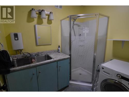 5867 Usk-Shannon Road, Terrace, BC - Indoor Photo Showing Laundry Room