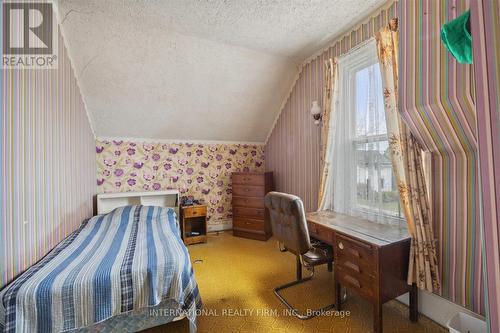 179 Centre Street S, Oshawa, ON - Indoor Photo Showing Bedroom
