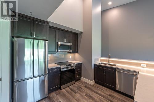 32 Empire Street Unit# 2, Osoyoos, BC - Indoor Photo Showing Kitchen With Double Sink With Upgraded Kitchen