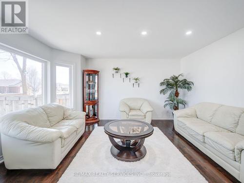641 Canfield Pl, Shelburne, ON - Indoor Photo Showing Living Room