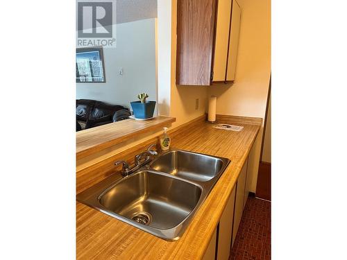 108 Spruce Avenue Unit# 116, Tumbler Ridge, BC - Indoor Photo Showing Kitchen With Double Sink