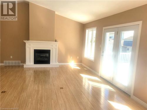 630 Skye Court, Kincardine, ON - Indoor Photo Showing Living Room With Fireplace