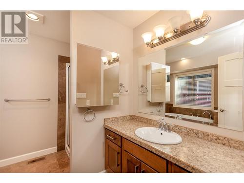 2174 Norris Avenue, Lumby, BC - Indoor Photo Showing Bathroom