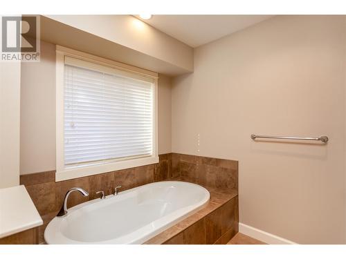 2174 Norris Avenue, Lumby, BC - Indoor Photo Showing Bathroom