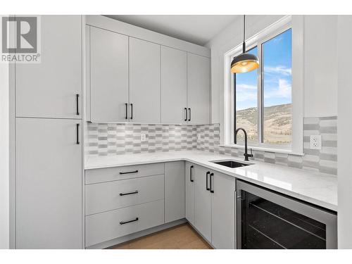 987 Loseth Drive Lot# 3, Kelowna, BC - Indoor Photo Showing Kitchen With Upgraded Kitchen