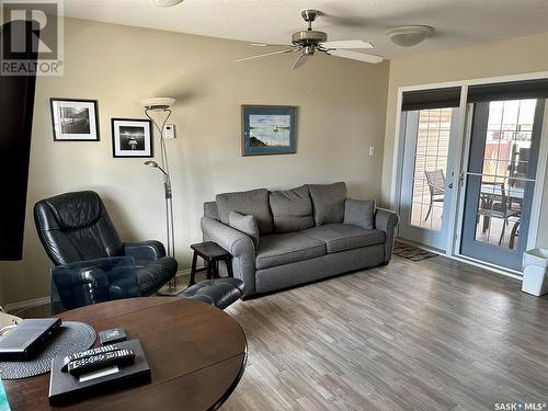 27 1250 Aaro Avenue, Elbow, SK - Indoor Photo Showing Living Room